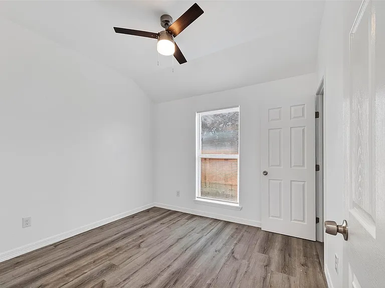 7725 Hoffman St #B — Photo 17