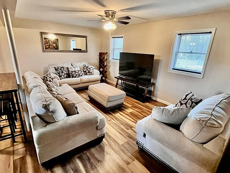 21 Basswood Ct — Photo 3