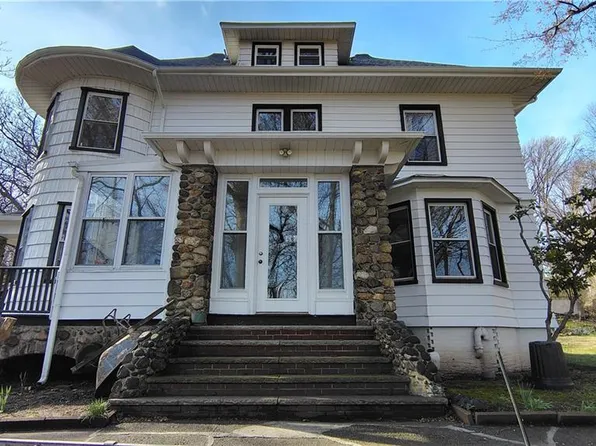 150 Douglas Rd, Staten Island, NY 10304