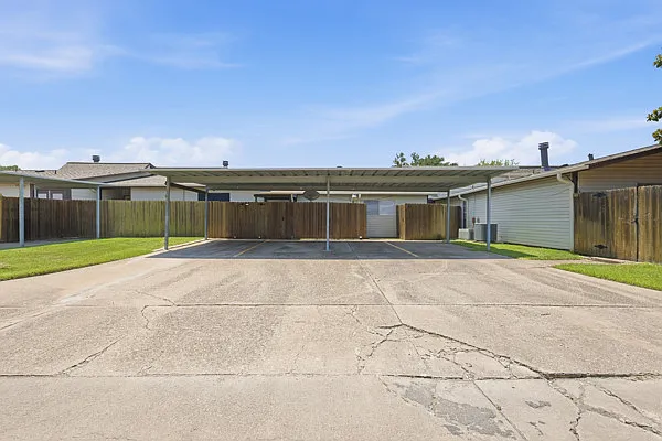 2100 Windsor Dr #11 — Photo 22