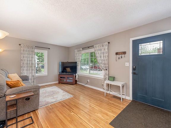 3rd image of 1215 Woodland Ave