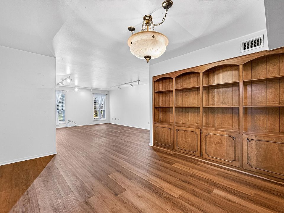 1st image of 359 N Post Oak Ln APT 122