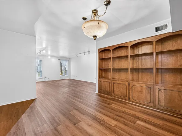 359 N Post Oak Ln APT 122, Houston, TX 77024