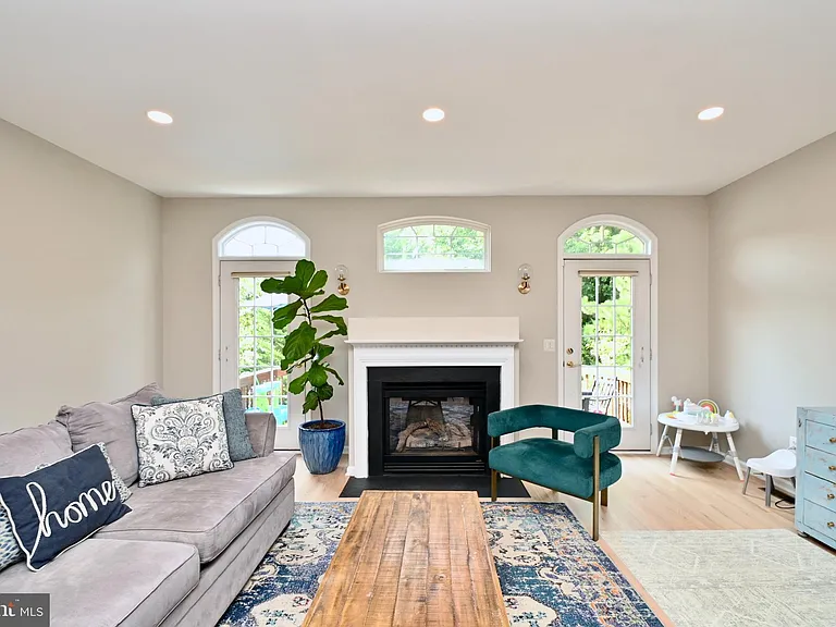 6915 Rolling Creek Way — Photo 5