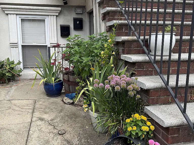 1073 Hancock St #1 — Photo 5