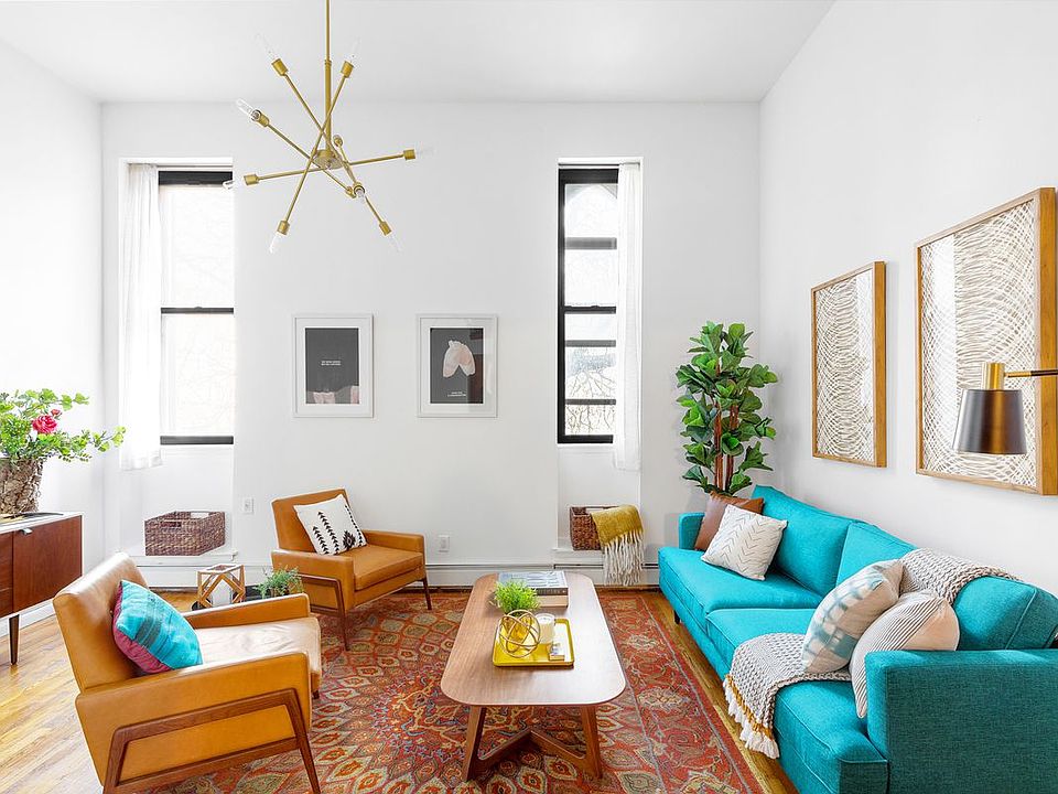 1st image of 300 E 4th St APT 2D