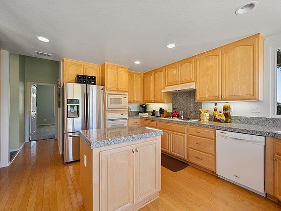 4th image of 1112 Oakmont Pl