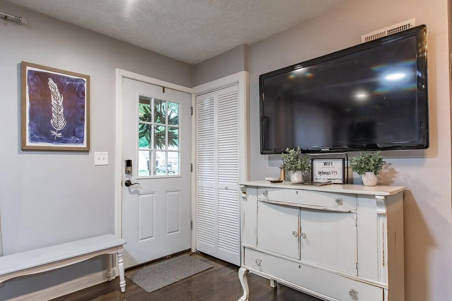 4 bed, 1300 sqft, $2,100 — Photo 3