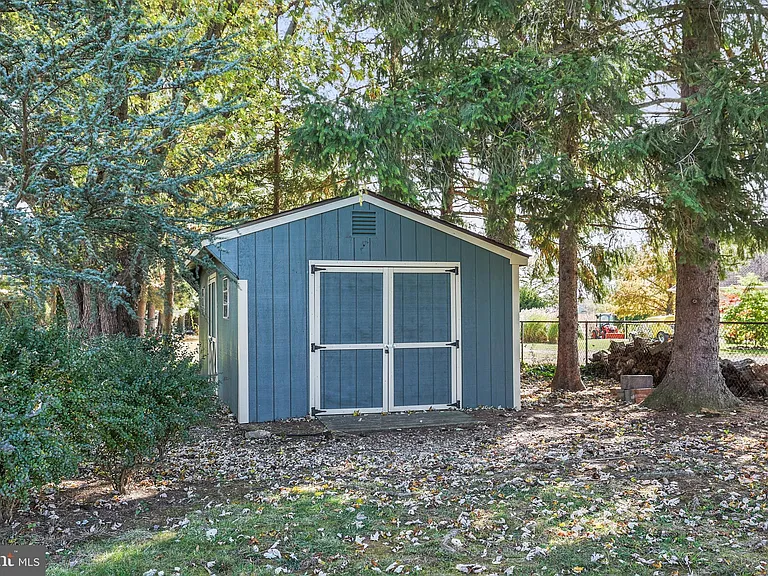 313 Windsor Ct — Photo 39