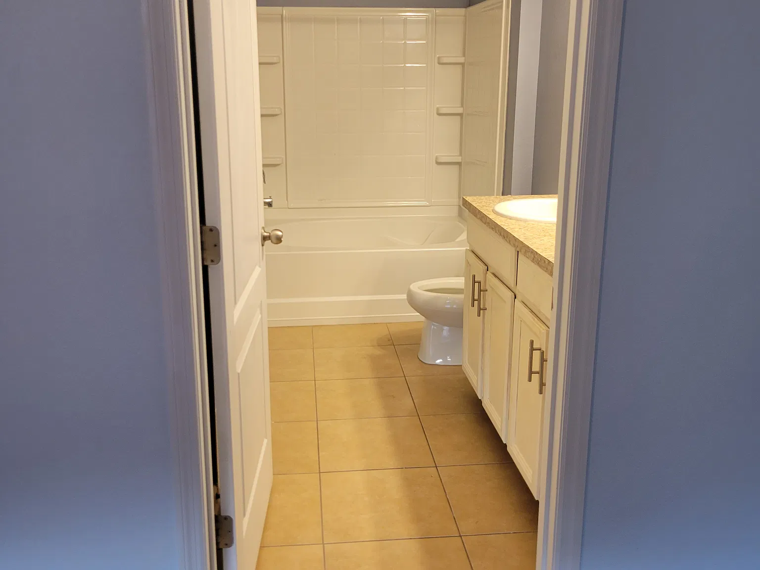 3 bed, 2.5 bath, 1900 sqft, $2,300 — Photo 3