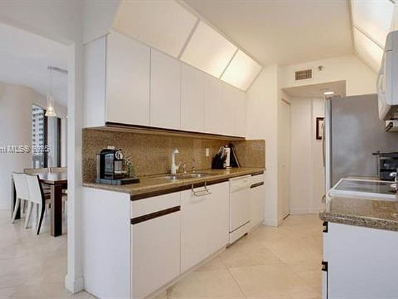 3rd image of 1000 W Island Blvd APT 2409