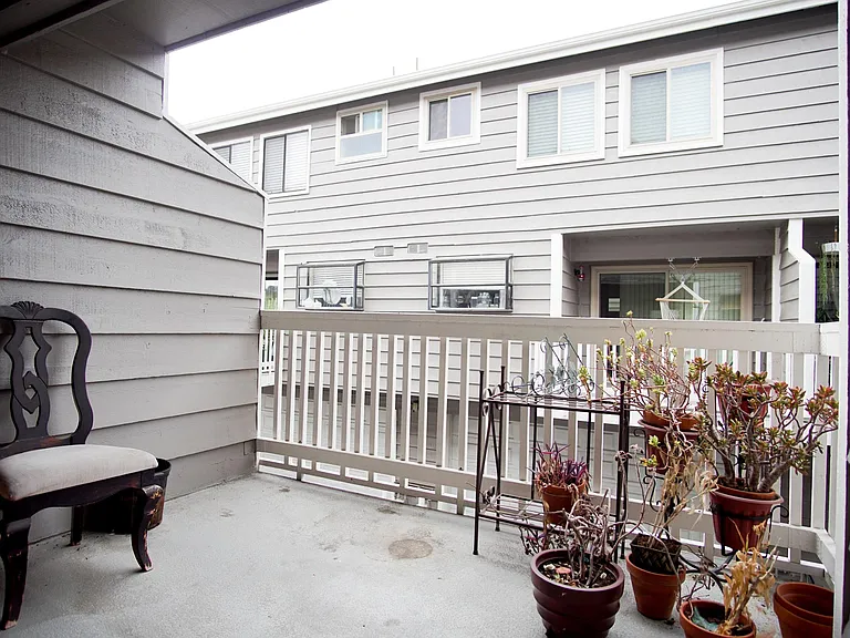 1214 S Mayflower Ave #D — Photo 8