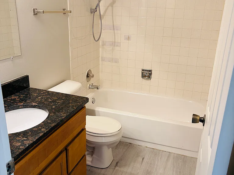 2229 Nichols Rd #E — Photo 13