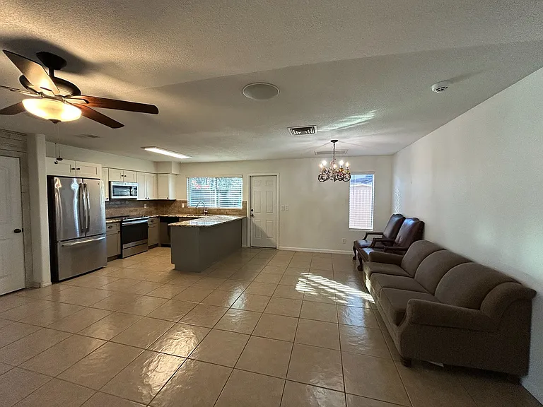 2933 W Muriel Dr — Photo 32