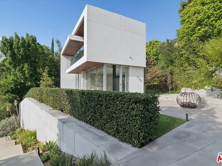 1232 Sunset Plaza Dr — Photo 36