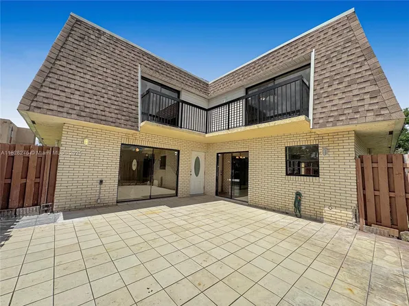 8103 SW 24th St, North Lauderdale, FL 33068