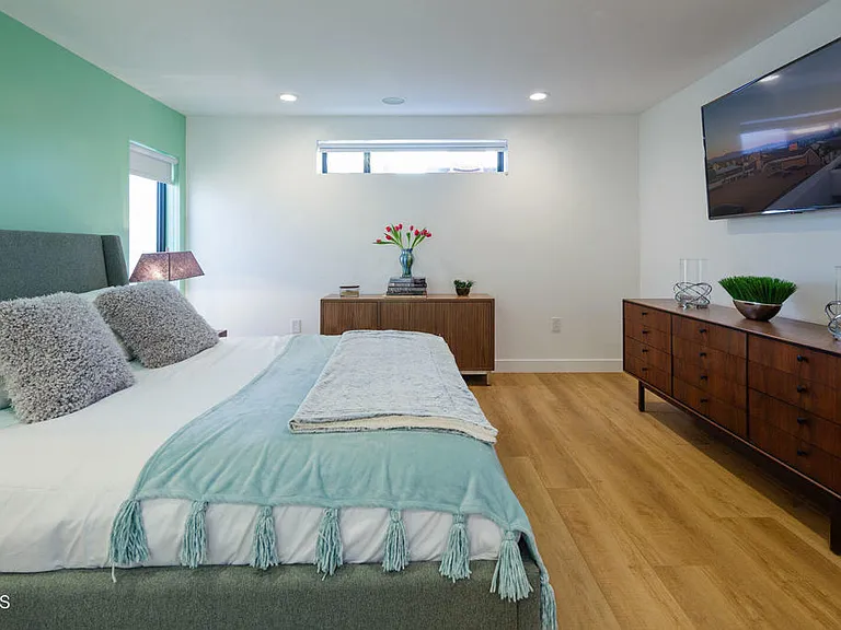 3920 Ocean Dr — Photo 16