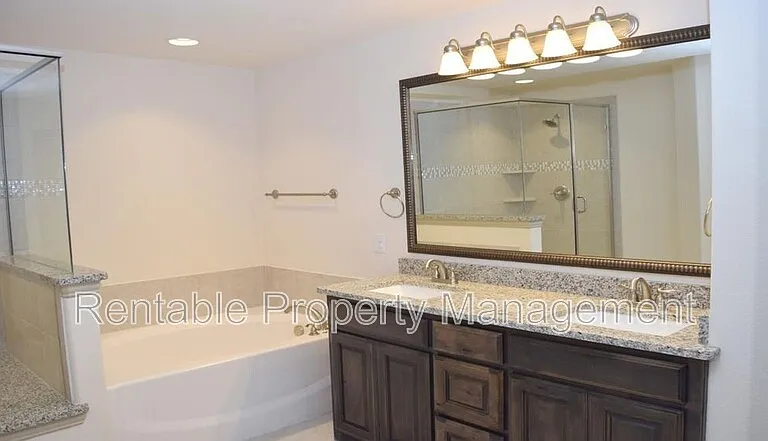 1247 Wiltshire Dr — Photo 12