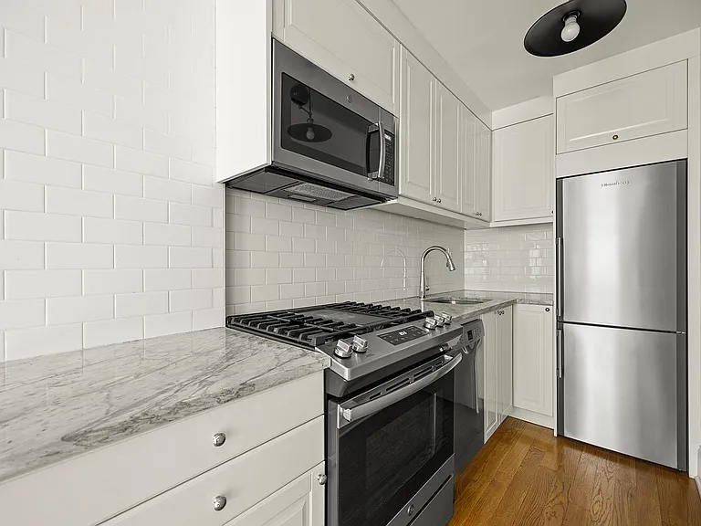 416 W 20th St #2 — Photo 8