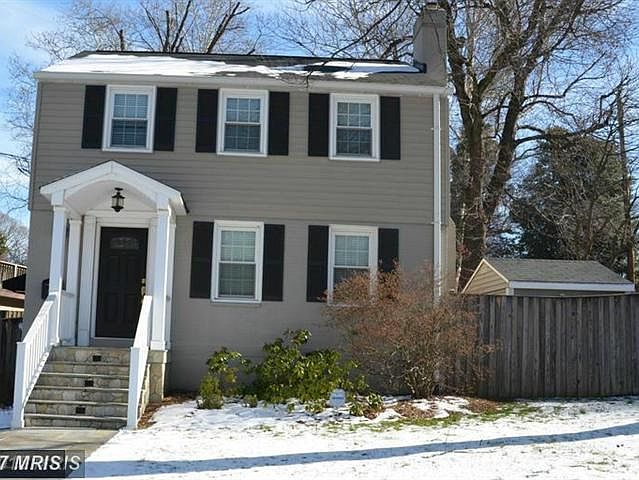1st image of 901 Patrick Henry Dr