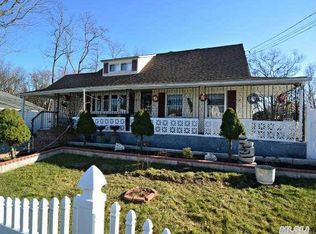 30 Quail Dr, Brentwood, NY 11717