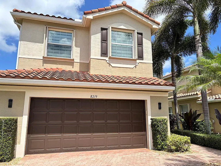 8219 Calabria Lakes Dr — Photo 81