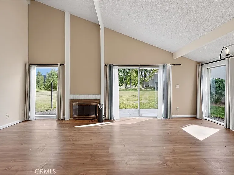 2 bed, 1250 sqft, $2,395 — Photo 4