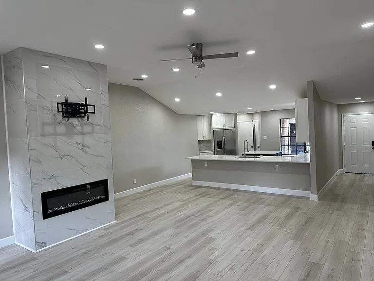 2415 Amber Hill Ln — Photo 1