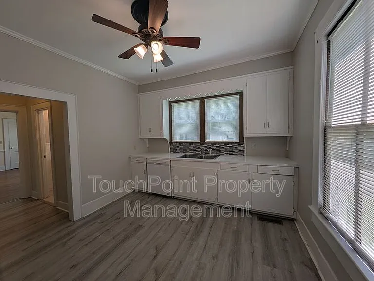 476 Spring St SW — Photo 10
