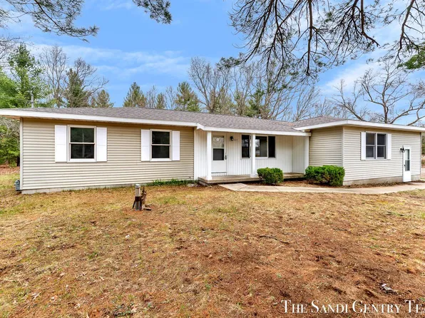 2060 White Lake Dr, Whitehall, MI 49461