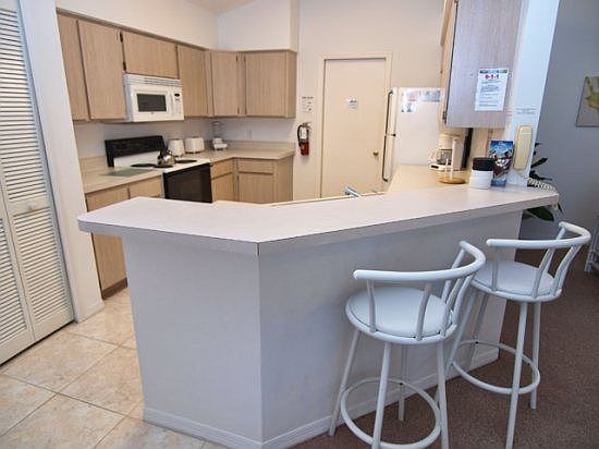 BO3P146GS-kitchen-and-breakfast-bar