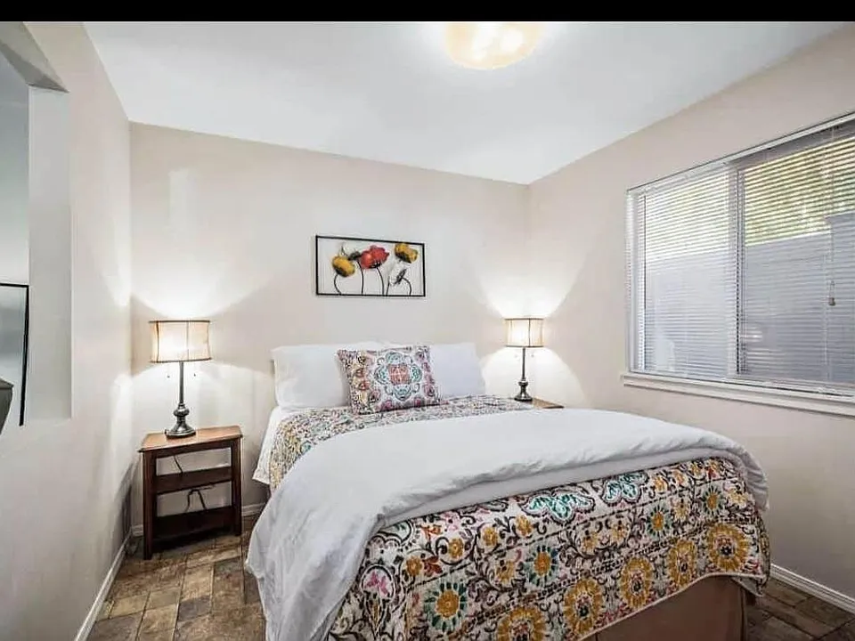 1410 1/2 E Ash Ave