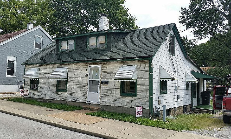 2nd image of 24 S 11th St