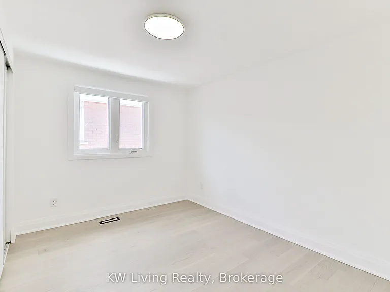 105 Chloe Cres — Photo 18