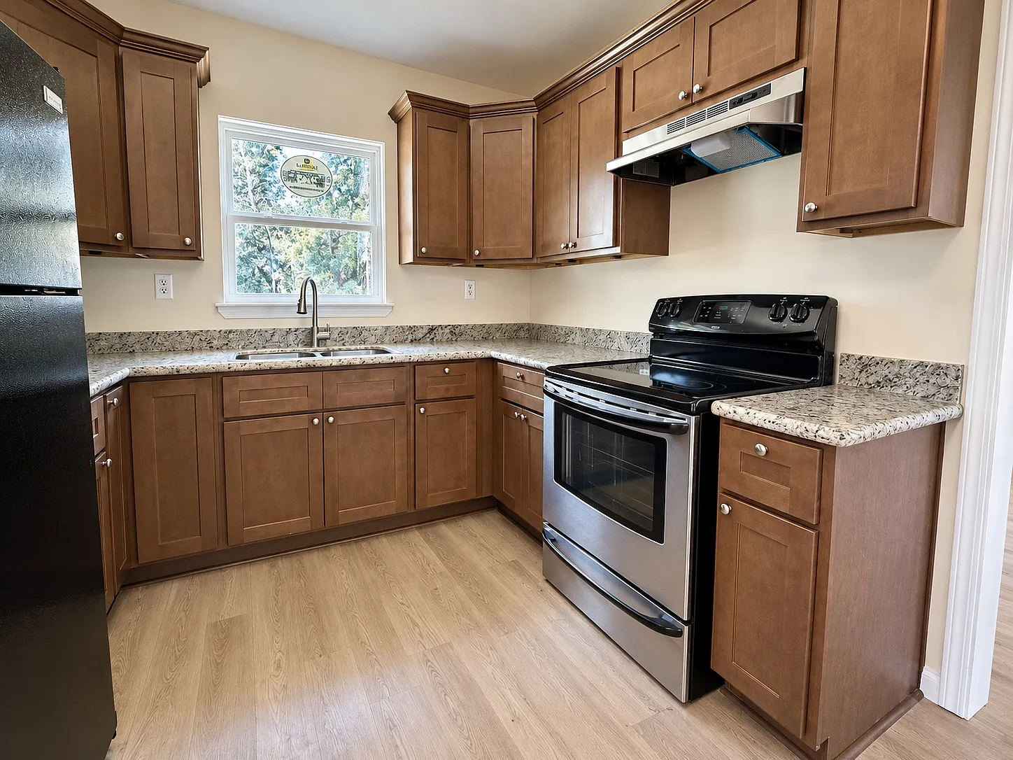 3 bed, 921 sqft, $1,200 — Photo 2