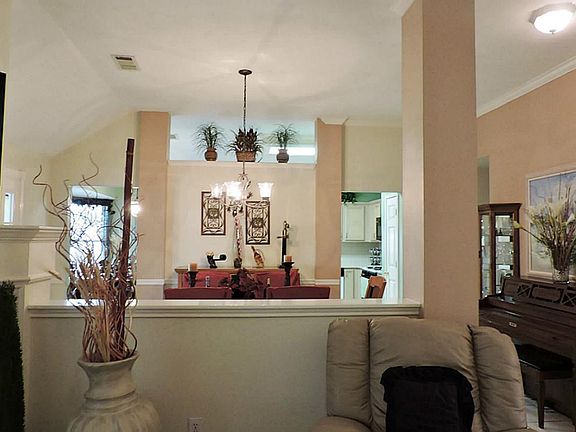 4th image of 10843 Sycamore Dr S