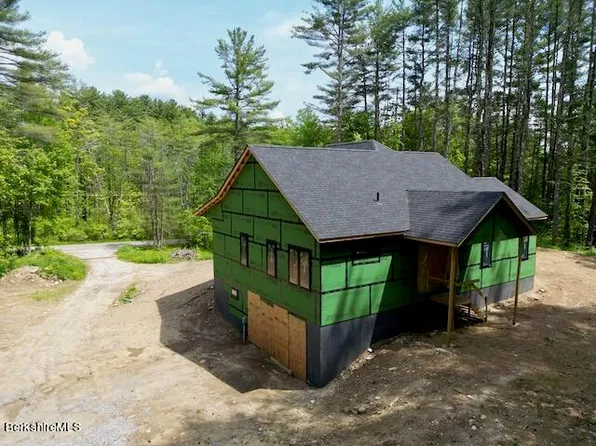 20 Aberdeen Ln, New Marlboro, MA 01230