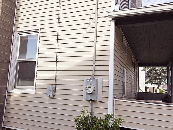 3rd image of 1221 2nd Ave