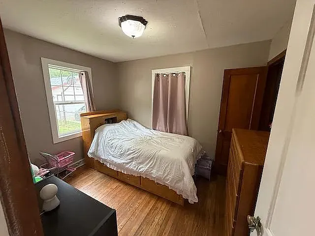 617 Montrose St — Photo 11