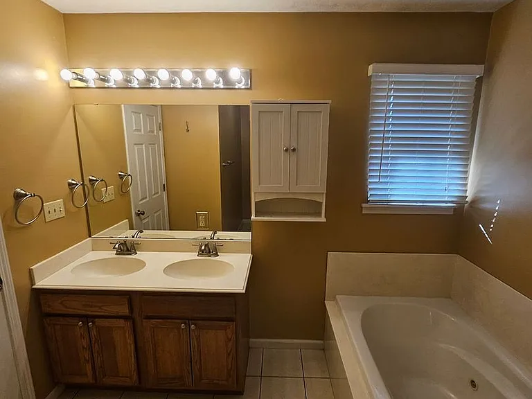 2018 Hickory Dr — Photo 11