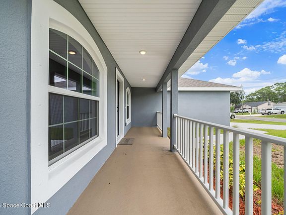 4th image of 820 De Groodt Rd SW