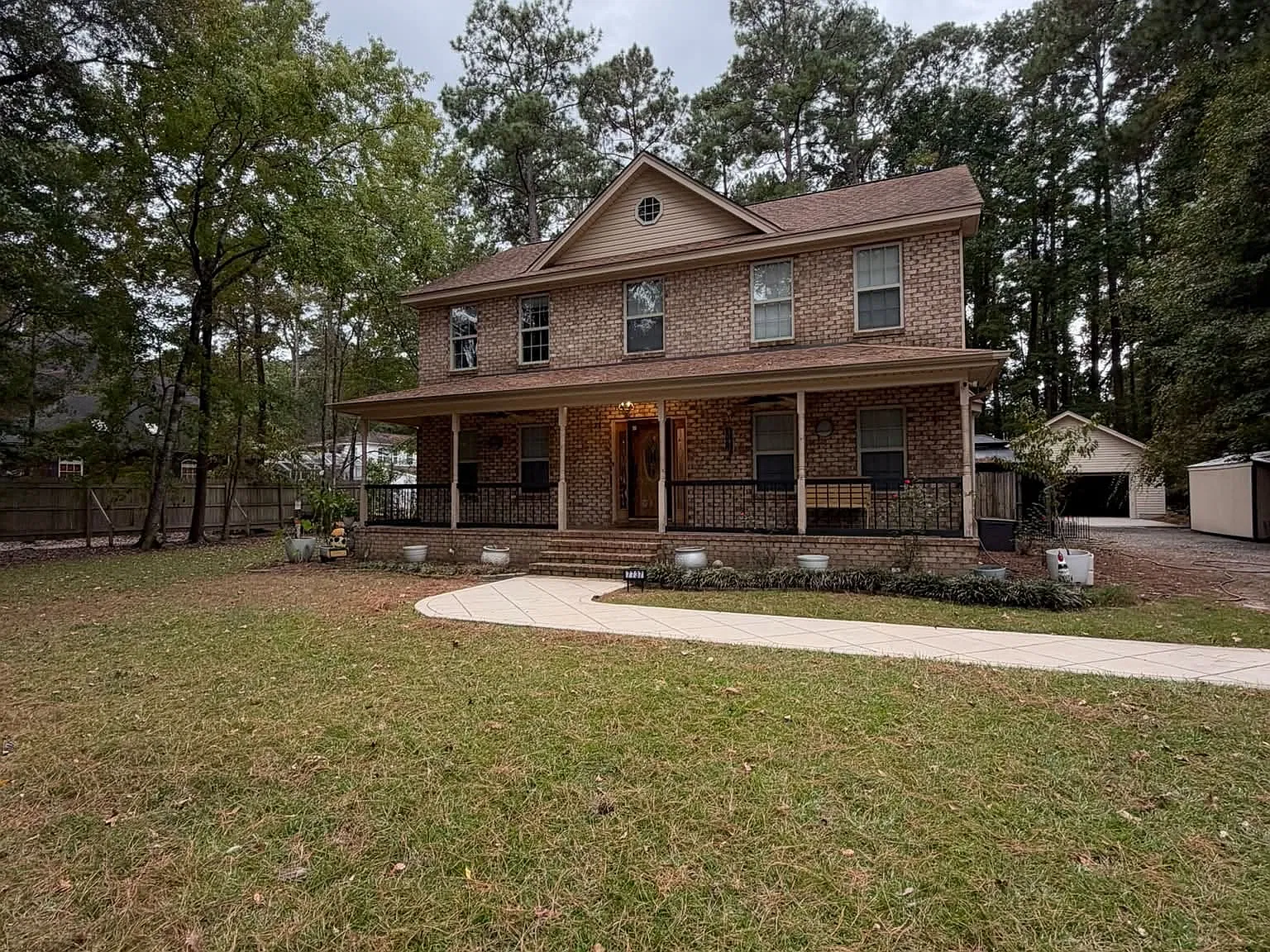 4 bed, 2.5 bath, 2556 sqft, $3,000 — Photo 1