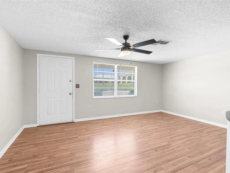 11902 Oceanside Dr — Photo 5