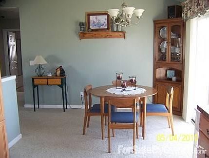 Dinning Area
						:
						We can seat 8 people around our table comfortably.