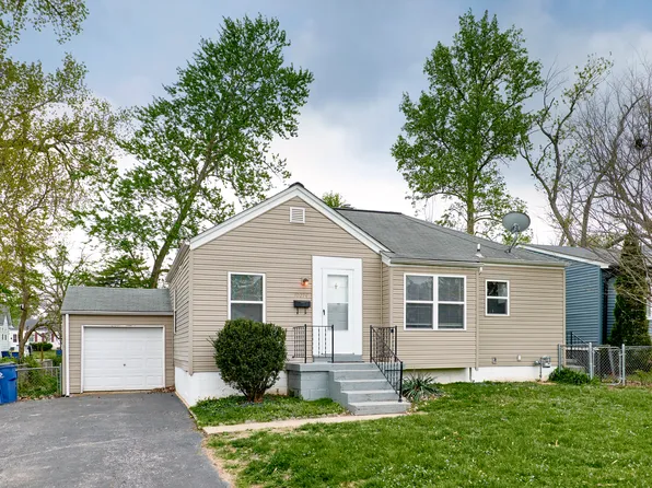 10214 Saint Anthony Ln, Saint Ann, MO 63074