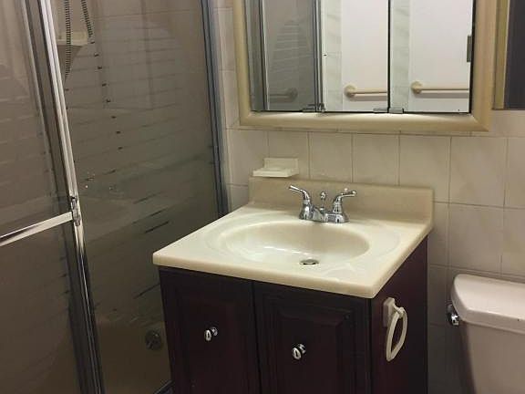 5th image of 1292 Rockland Ave APT 1A
