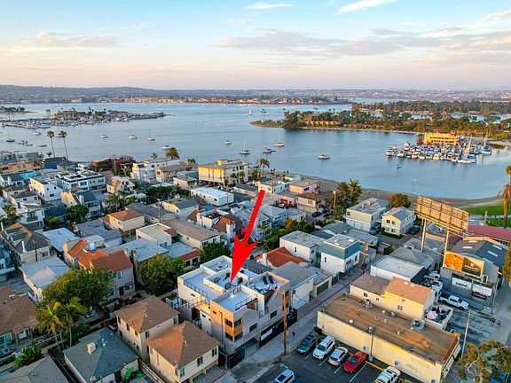 5th image of 823 Island Ct #D
