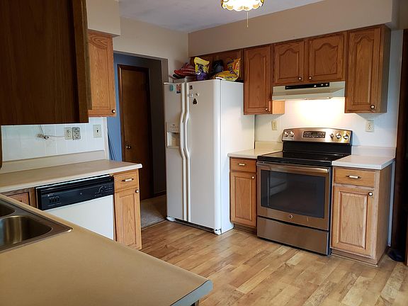 3rd image of 3201 Bradley Dr