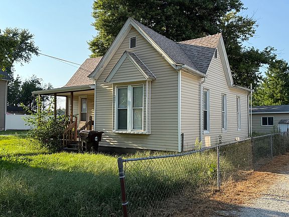 3rd image of 901 E Macon St