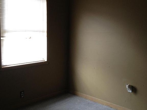 3rd image of 904 S Bay Ave